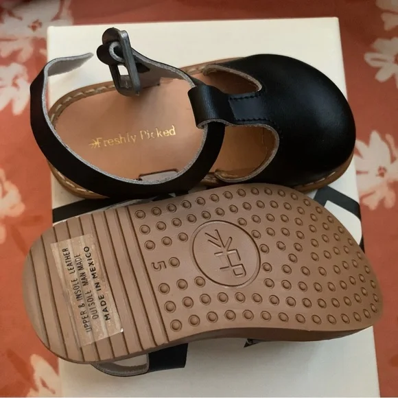 Freshly Picked Black Dress Shoes Elegant Design - Picture 2 of 2